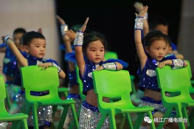 幼儿园小班椅子舞，快乐童年的舞动旋律